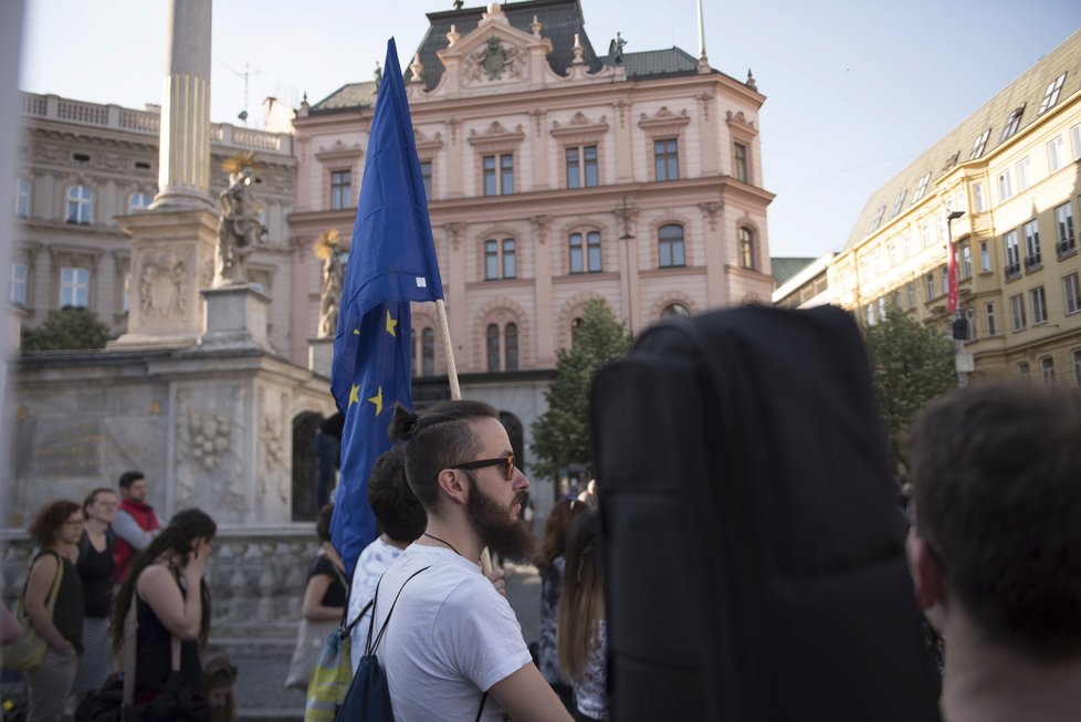 Je to na nás! Proč? Proto!: Brno demonstrovalo proti neplnění povinností prezidenta republiky.