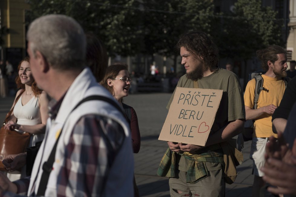 Je to na nás! Proč? Proto!: Brno demonstrovalo proti neplnění povinností prezidenta republiky.