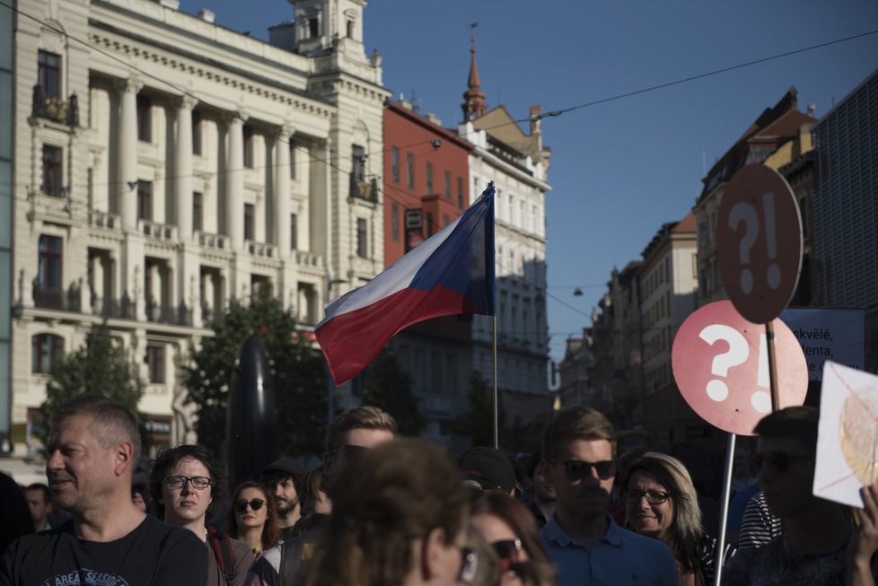 Je to na nás! Proč? Proto!: Brno demonstrovalo proti neplnění povinností prezidenta republiky.