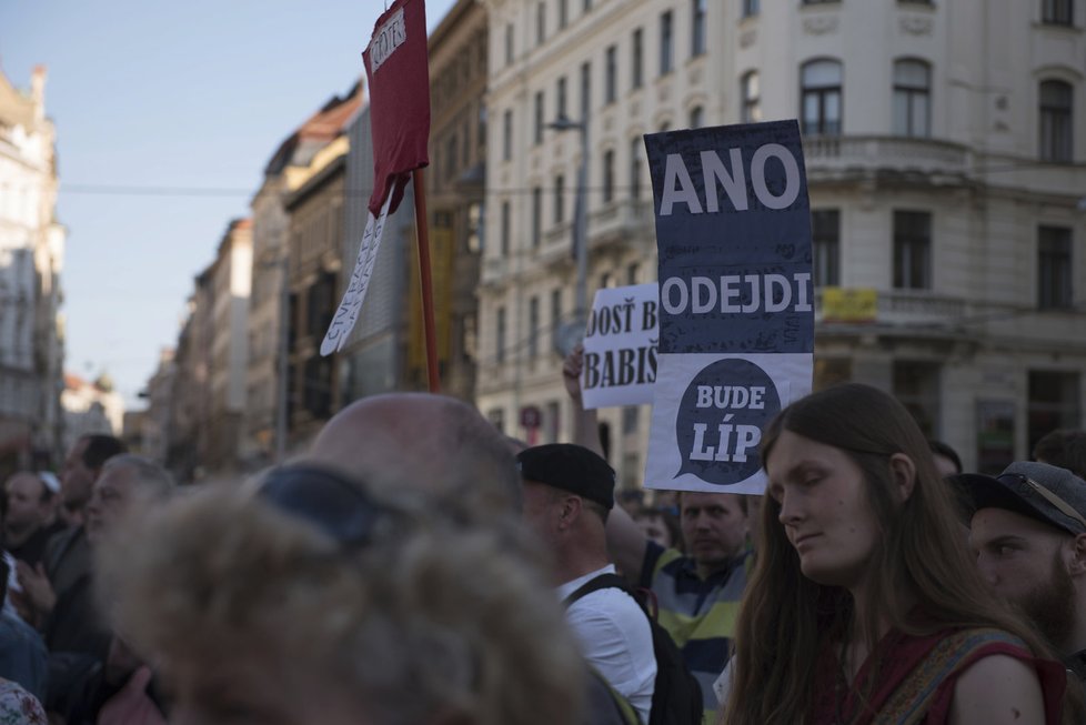 Je to na nás! Proč? Proto!: Brno demonstrovalo proti neplnění povinností prezidenta republiky.