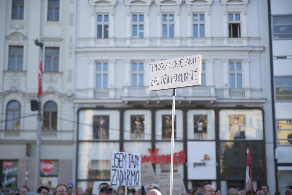 Je to na nás! Proč? Proto!: Brno demonstrovalo proti neplnění povinností prezidenta republiky