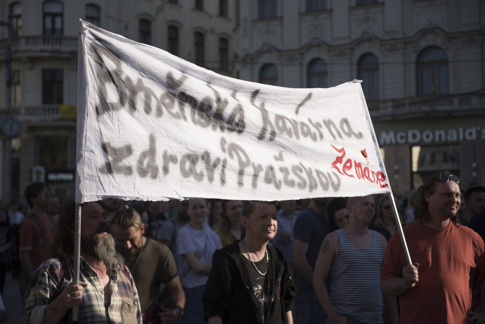 Je to na nás! Proč? Proto!: Brno demonstrovalo proti neplnění povinností prezidenta republiky.