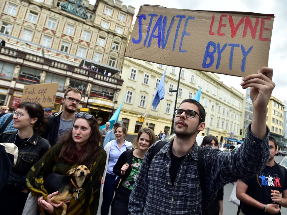 Demonstrace Za dostupné bydlení a důstojnou mzdu (1. květen 2018)