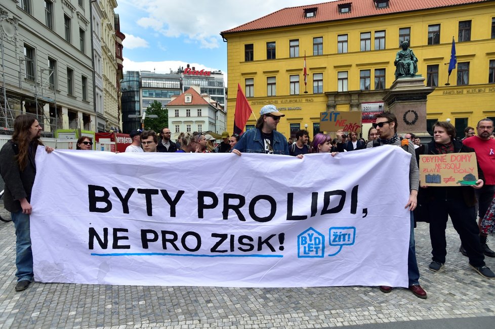 Demonstrace Za dostupné bydlení a důstojnou mzdu (1. květen 2018)