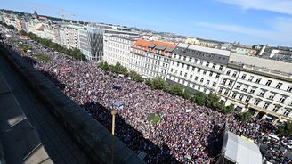 Když se chcete tvářit jako racionální demonstrace, ale nemůžete si pomoct 