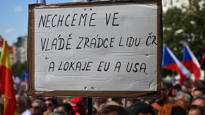 Protivládní demonstrace na Václavském náměstí (3. 9. 2022) se účastnilo 70 000 lidí