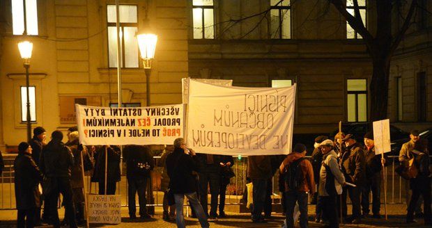 Protest 23. listopadu před Úřadem vlády