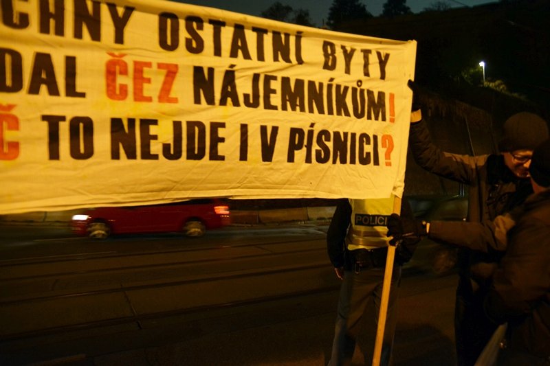 Protest 23. listopadu před Úřadem vlády