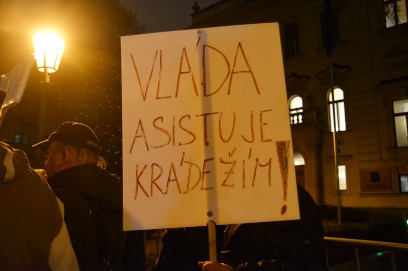 Protest 23. listopadu před Úřadem vlády