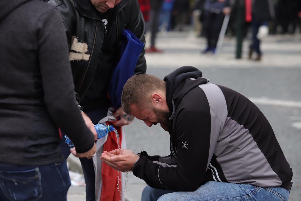 Demonstrace proti vládním nařízením spojeným s pandemií koronaviru se na Staroměstské náměstí zvrhla v násilnosti.