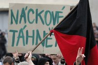 V Praze protestuje 200 lidí proti rasismu a neonacismu!