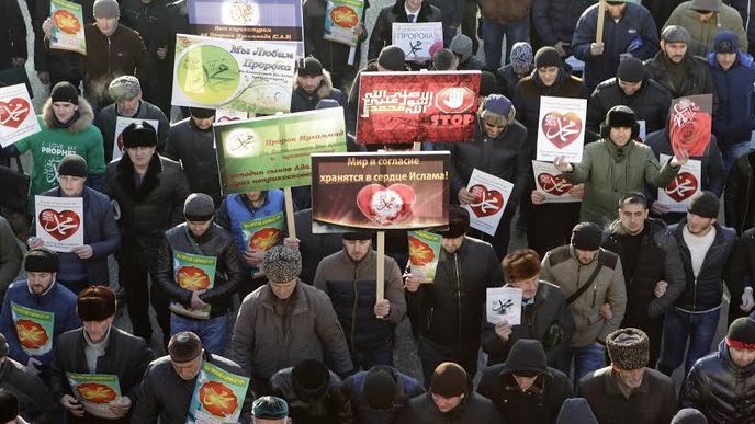 Na území Ruska se včera také uskutečnila největší demonstrace proti urážení proroka Mohameda.