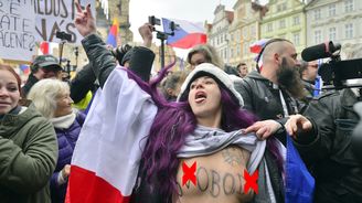 V Praze se demonstrovalo proti vládním opatřením. Sešlo se asi 2000 lidí. Přišel Klaus i Landa