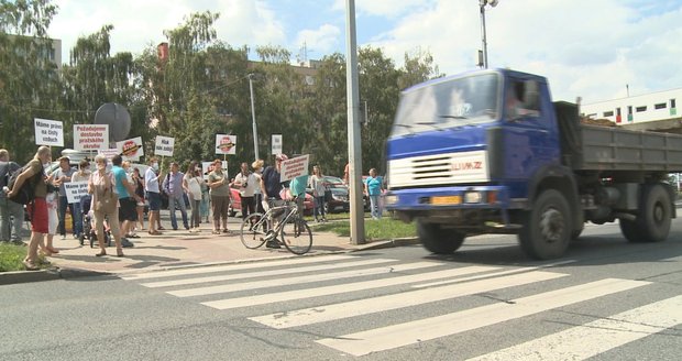 Kauza se zákazem vjezdu kamionů do Prahy pokračuje. (ilustrační foto)