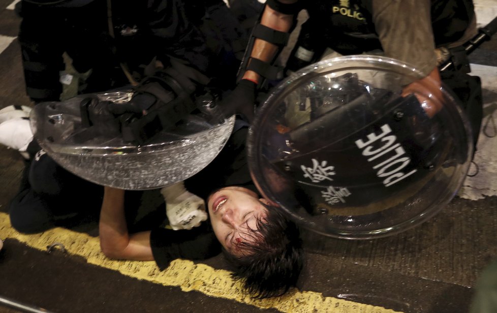 Jedna z mnoha demonstrací v Hongkongu, která vyvrcholila ostrými střety s policií (31.8.2019)