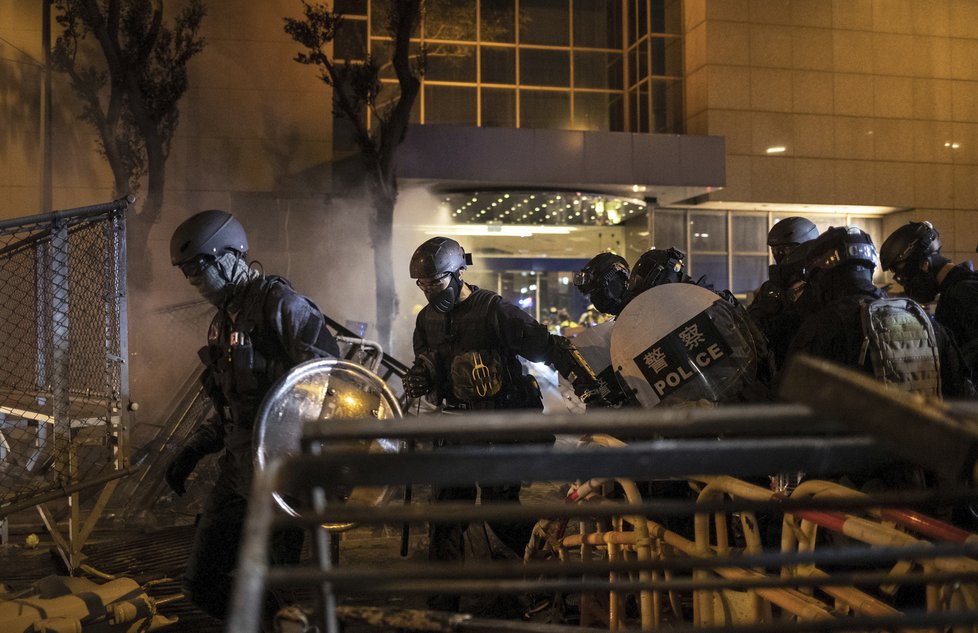 Jedna z mnoha demonstrací v Hongkongu, která vyvrcholila ostrými střety s policií (31.8.2019)