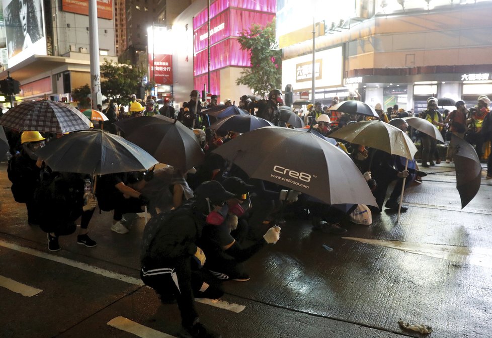 Jedna z mnoha demonstrací v Hongkongu, která vyvrcholila ostrými střety s policií (31.8.2019)