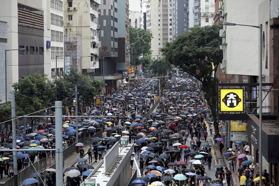 Jedna z mnoha demonstrací v Hongkongu, která vyvrcholila ostrými střety s policií (31.8.2019)