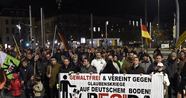 V Drážďanech opět demonstrovaly tisíce příznivců hnutí Pegida  