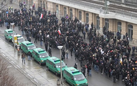 Demonstrace se zvrhla v pouliční bitky.