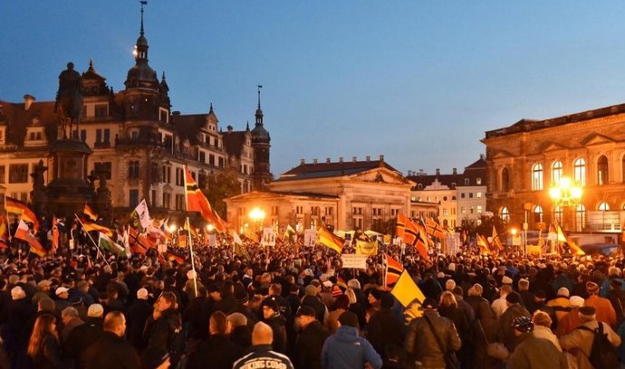 Demonstrace hnutí Pegida v Drážďanech