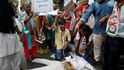 Indové demonstrují proti znásilňování žen