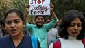 Demonstrace proti znásilňování žen v Indii.
