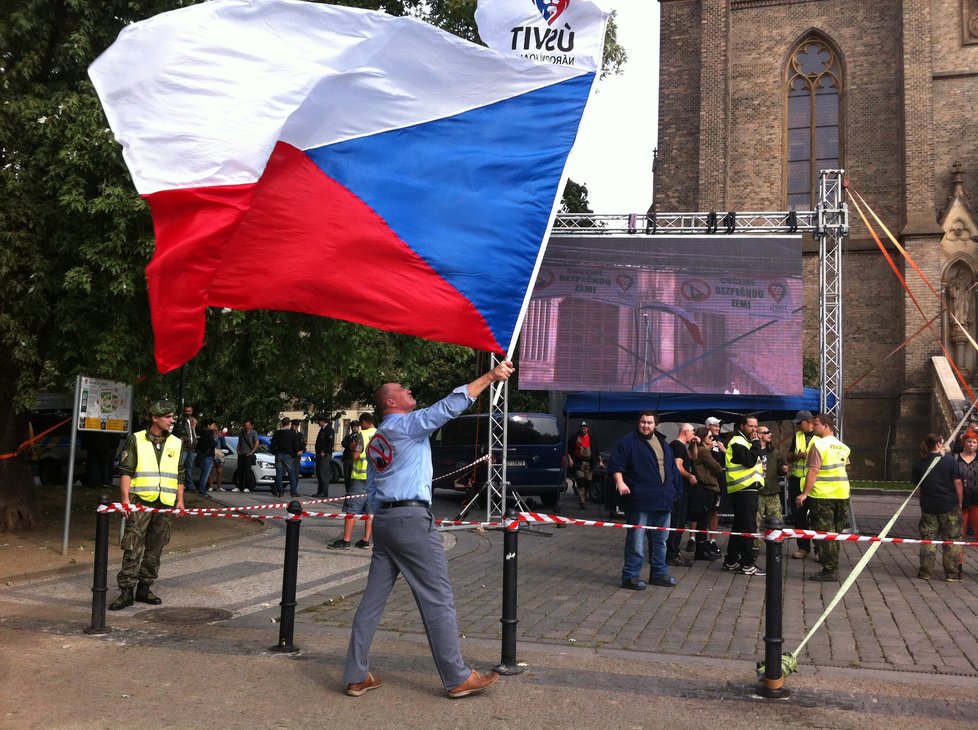 Demonstrace proti islamizace se konala ve čtyřech městech, v Praze na náměstí Míru