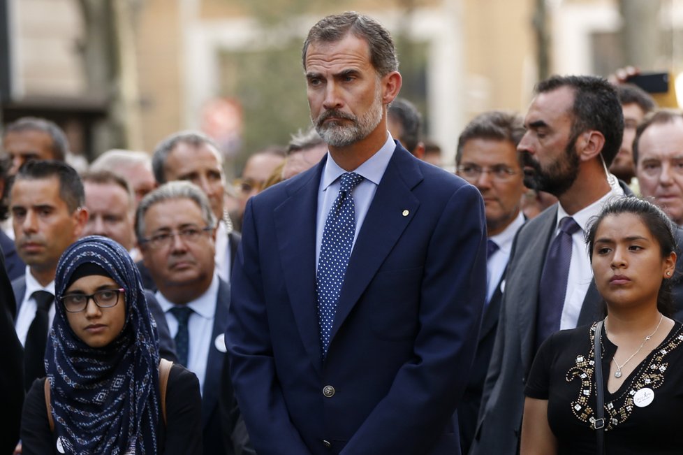 Španělský král Felipe se zúčastnil demonstrace, která měla symbolizovat jednotu Španělska proti terorismu. Konala se po útoku v Barceloně, během kterého zemřelo 15 lidí.