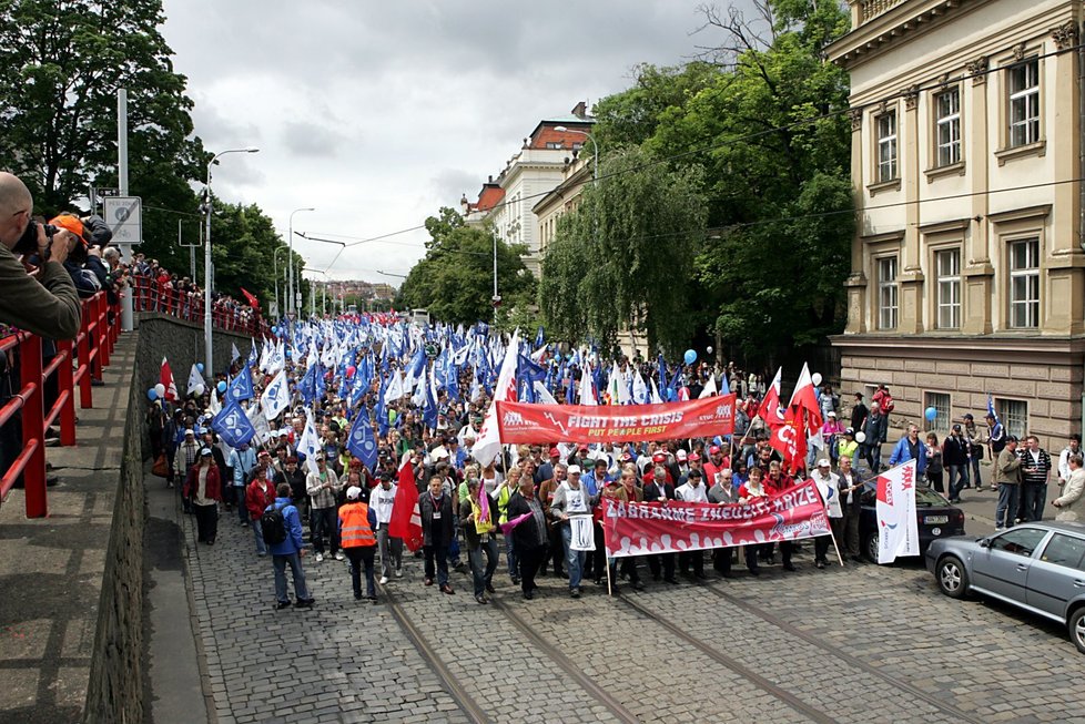 Pochod ze Strahova na Hradčanské náměstí