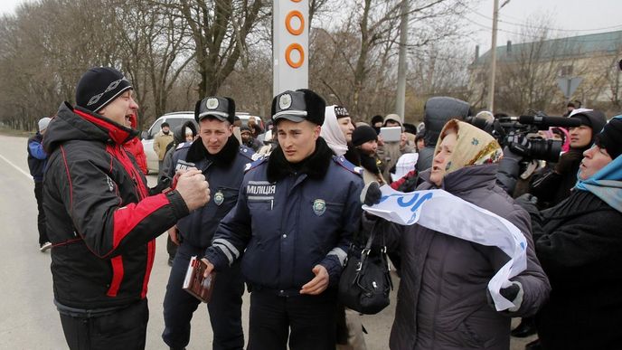 Demonstrace krymských Tatarů v Simferopolu