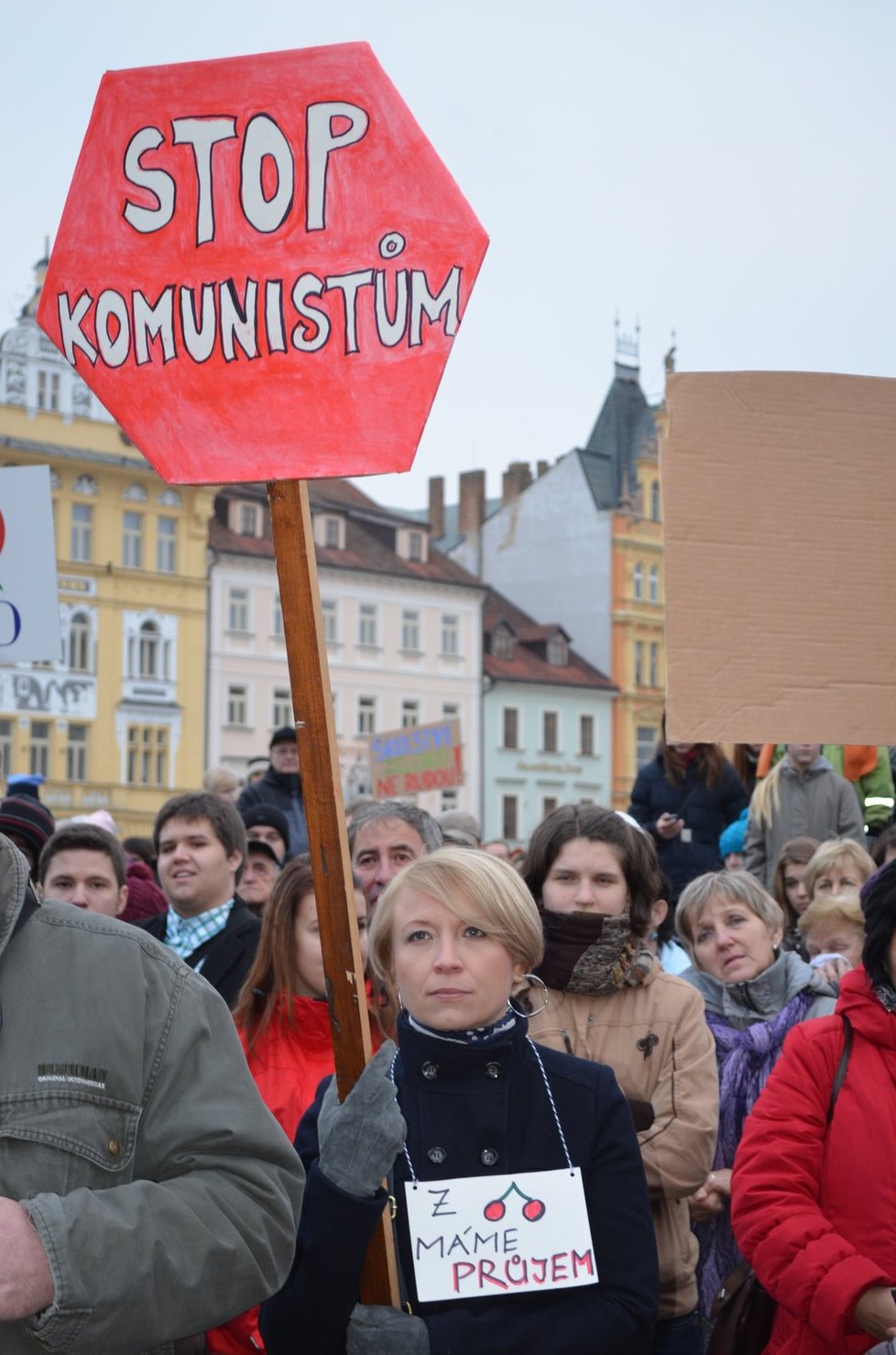 Sněmovna by mohla schválit doplnění názvu svátku 17. listopadu. Oficiálně by se připomínal podle poslanecké novely nejen jako Den boje za svobodu a demokracii, ale i jako Mezinárodní den studentstva