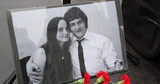 Zavražděný Kuciak a Martina se měli v sobotu brát. Tisíce Slováků vyšly do ulic