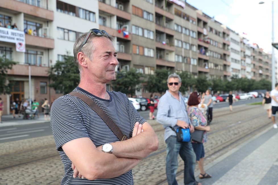 Mezi účastníky demonstrace na Letné byl i herec Jiří Dvořák (23. 6. 2019)