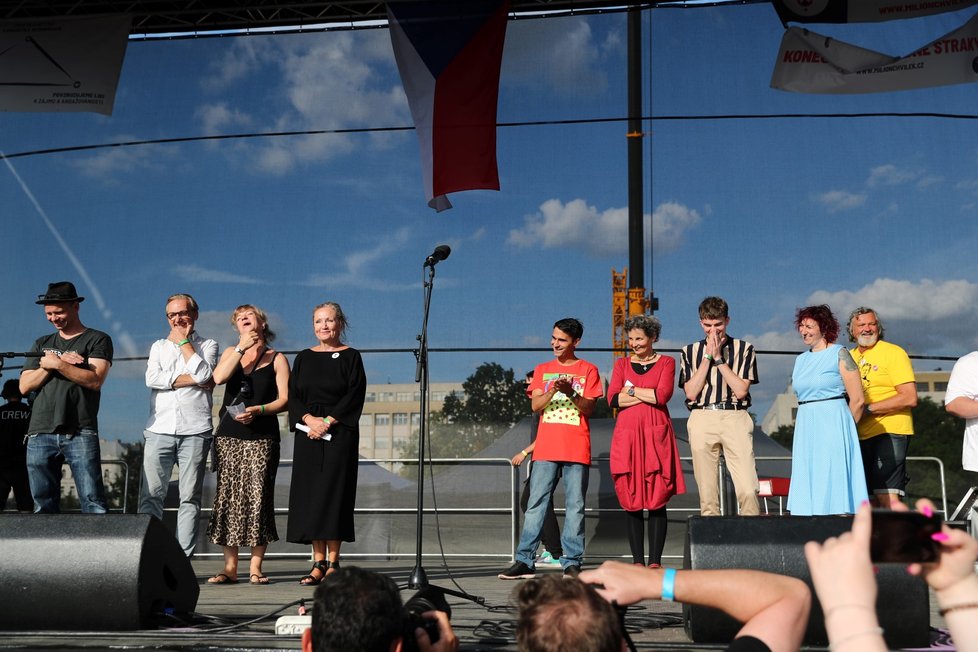 Vystupující na letenské demonstraci za nezávislost justice a lepší vládu, kterou zorganizoval spolek Milion chvilek za demokracii (23. 6. 2019).