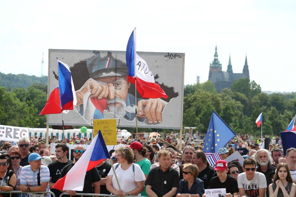 Účastníci demonstrace na Letné (23. 6. 2019)