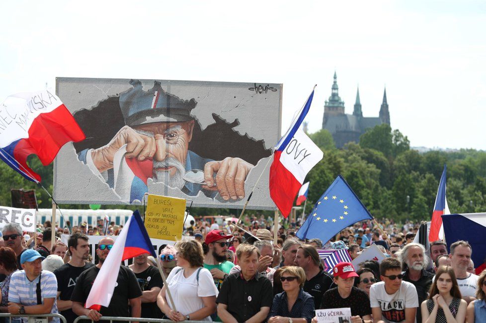 Účastníci demonstrace na Letné (23. 6. 2019)