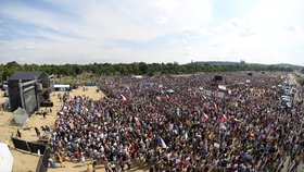 Demonstrace proti premiérovi Andreji Babišovi na Letné (23. 6. 2019)