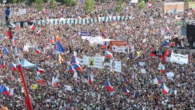 Demonstrace proti premiérovi Andreji Babišovi na Letné (23. 6. 2019)