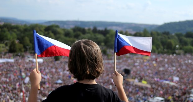 Miliardář Babiš, hrozivá kombinace a korupční obvinění. Němci rozebrali příčinu protestů 