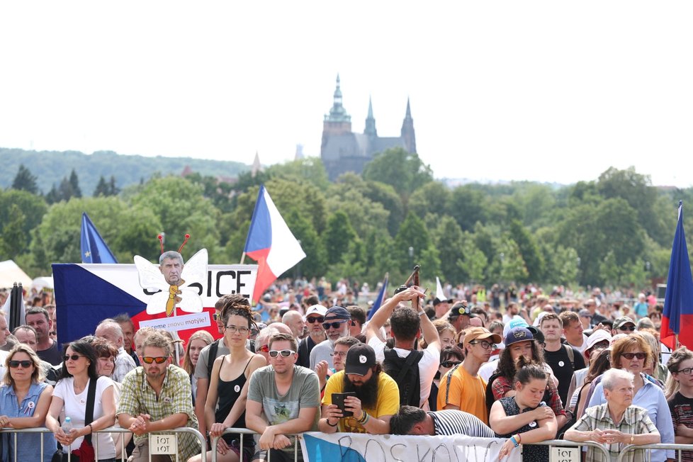 Účastníci demonstrace na Letné (23. 6. 2019)