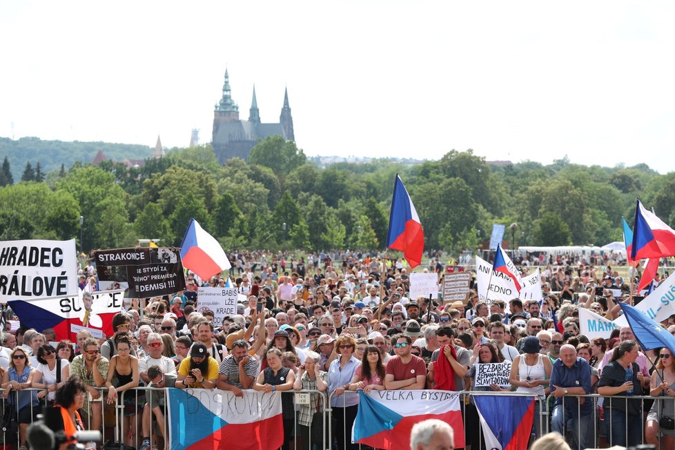 Účastníci demonstrace na Letné (23. 6. 2019)