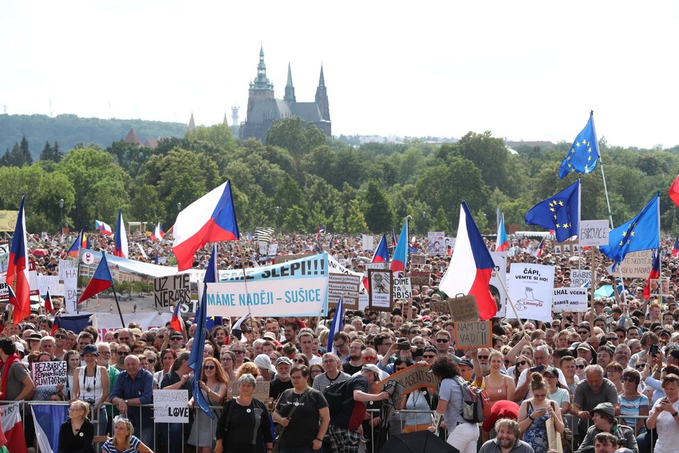 Účastníci demonstrace na Letné (23. 6. 2019)