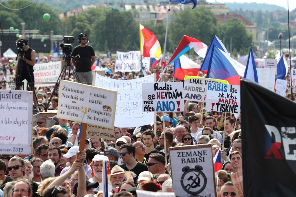 Účastníci demonstrace na Letné (23. 6. 2019)