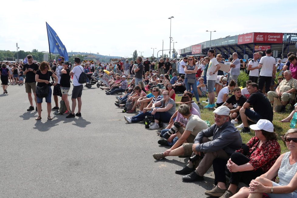 Účastníci demonstrace na Letné (23. 6. 2019)