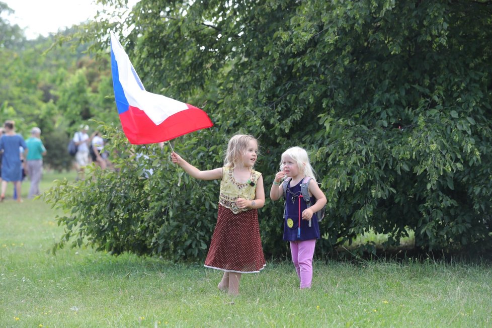 Účastníci demonstrace na Letné (23. 6. 2019)