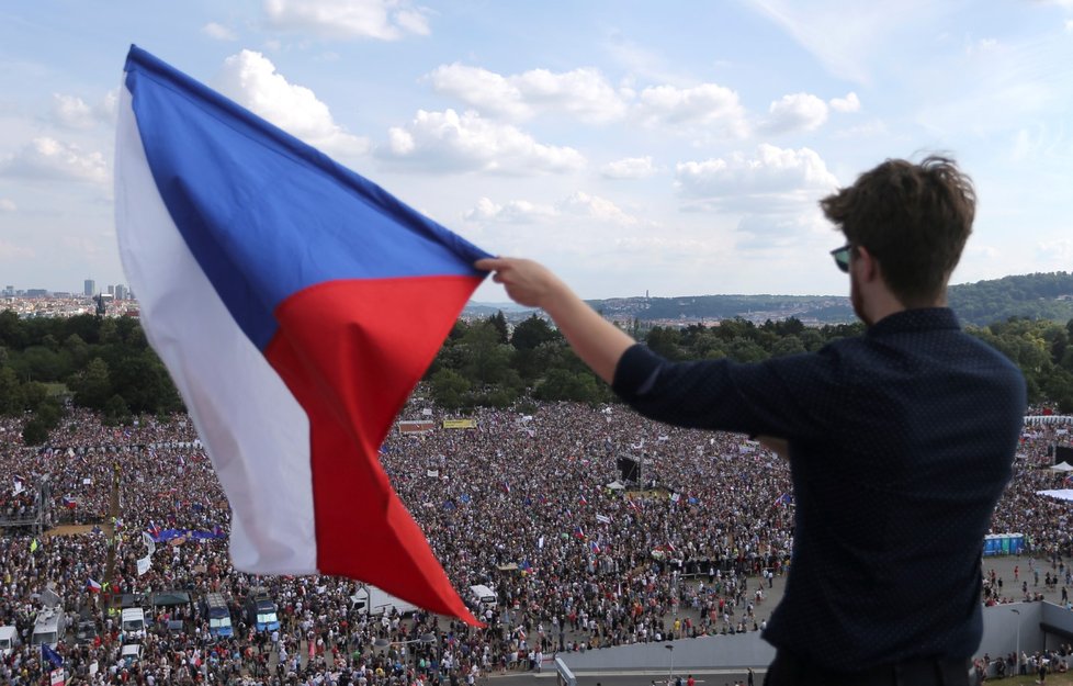 Demonstrace proti premiérovi Andreji Babišovi na Letné (23. 6. 2019)