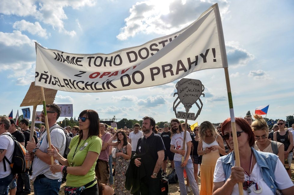 Účastníci demonstrace na Letné (23. 6. 2019)