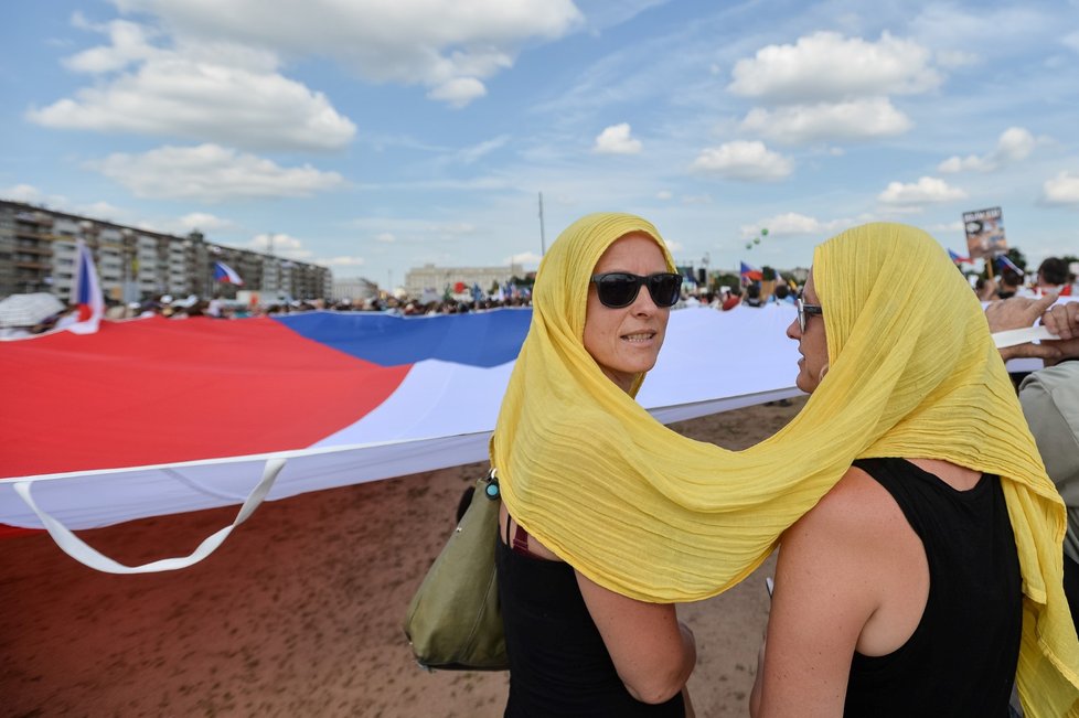 Účastníci demonstrace na Letné (23. 6. 2019)