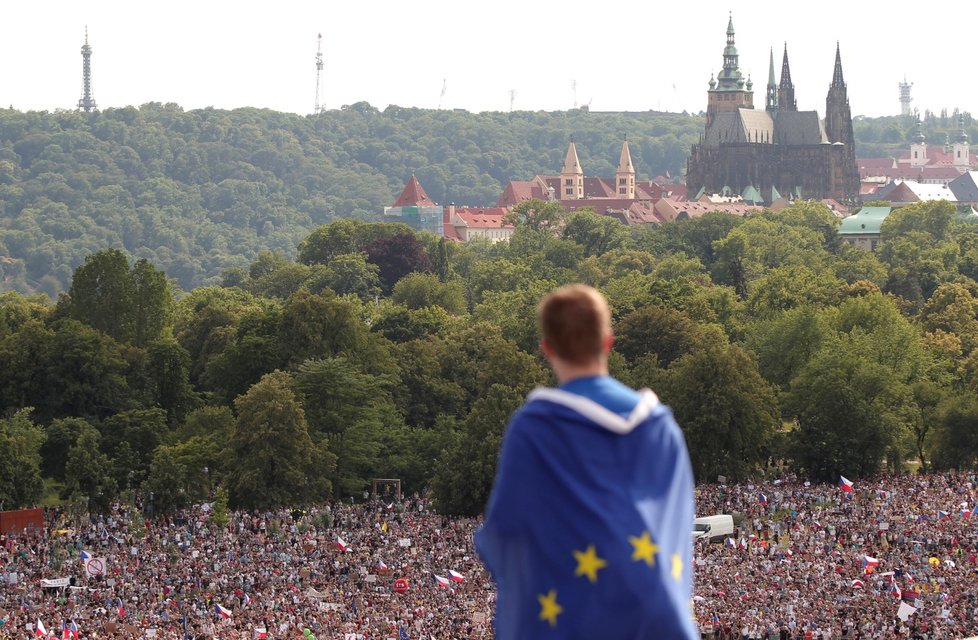 Demonstrace proti premiérovi Andreji Babišovi na Letné (23. 6. 2019)